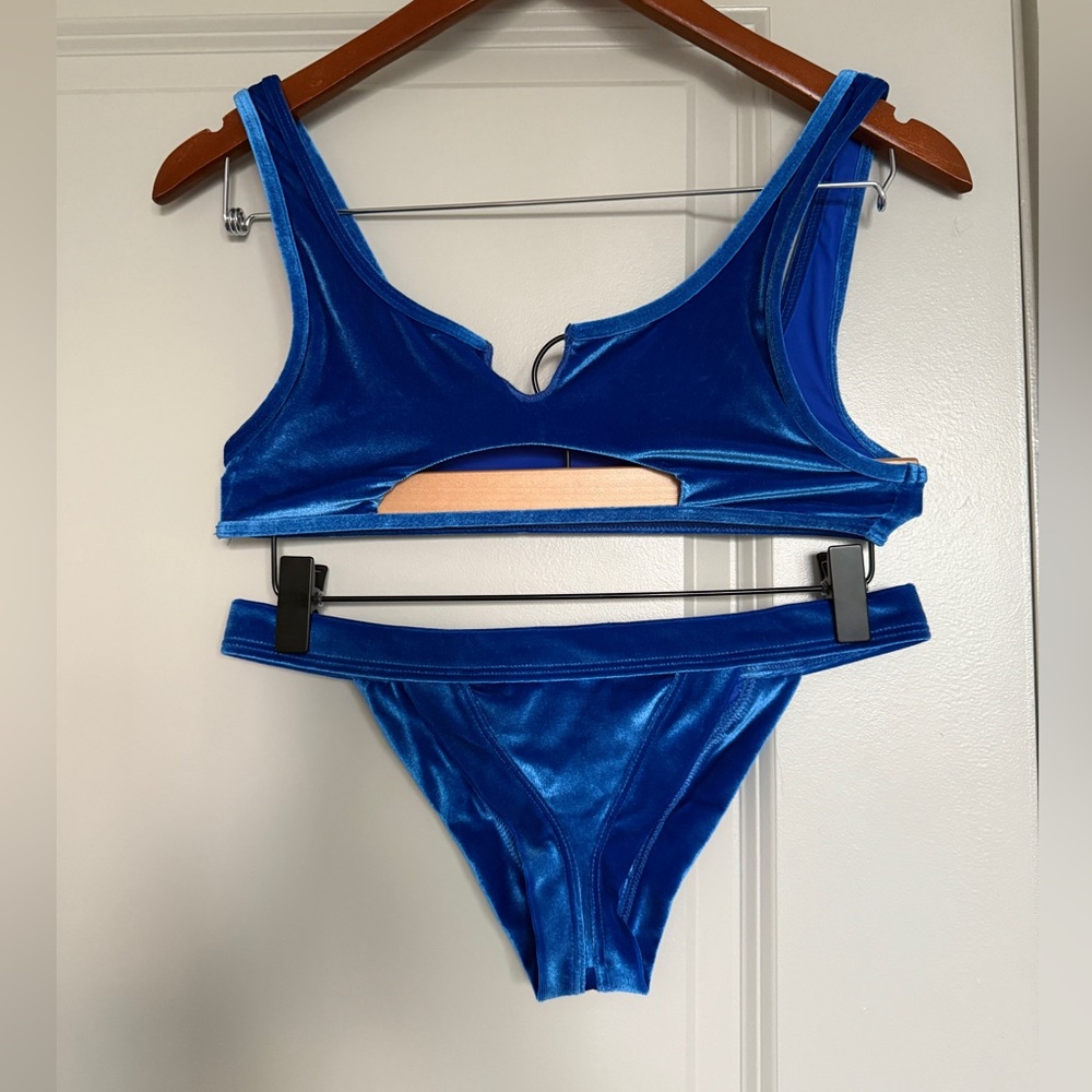 Frankie’s Bikinis Set